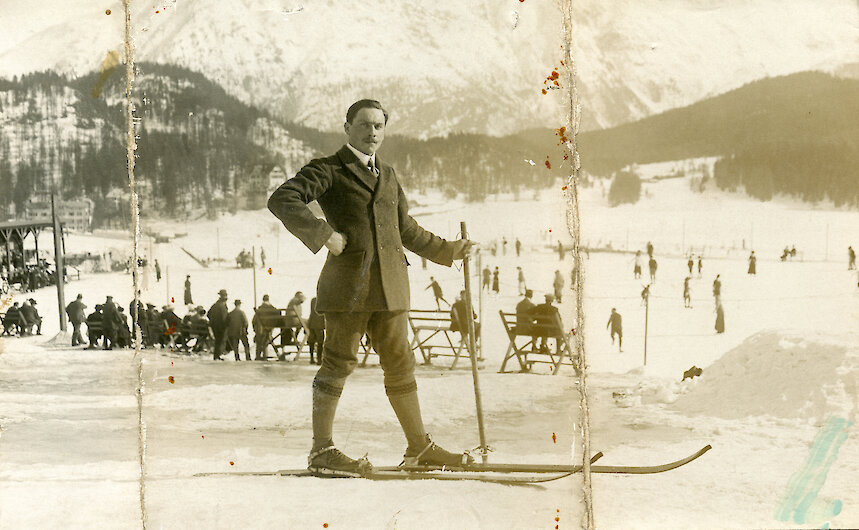 Uomo sugli sci a Sankt Moritz